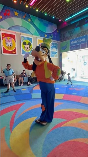 #disneyworld #disneycharacters #goofy #wdw #disney #epcot #waltdisneyworld #mickeymouse