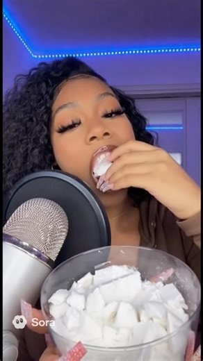 Cornstarch 💕 #asmr #asmrsounds #asmreating #asmrcommunity #youtubeshorts