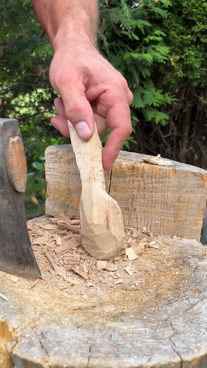 The ledge built into this chopping block is invaluable as it supports my arm and spoon blank as it gets trimmed up. The blank will be up for grabs at my next spoon carving class on November 22. Link is in my bio. #uxbridgeontario . . . #smilingfrogwoodstudio #spooncarving #woodworking #woodenspoons #axing #axeblock #spooncarvinglessons | Smiling Frog Wood Studio