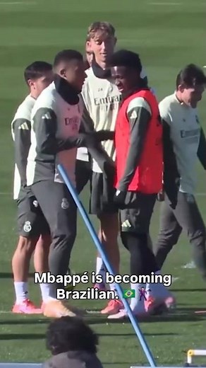 Kylian Mbappé Shows Vini & Rodrygo His Brazilian Dance Moves! 🇧🇷🔥😂
