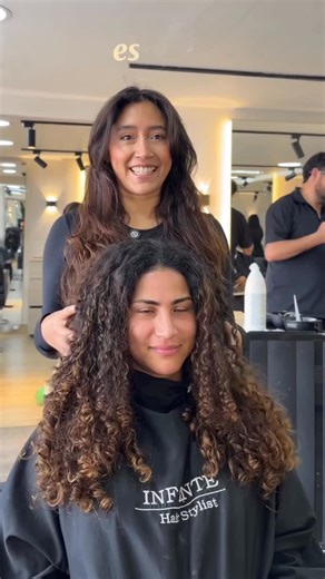 ANGIE INFANTE � on Instagram: "Decretando más crespas ♥️♥️ Comprarías un vuelo ✈️ solo para venir a verme? @infantehairstylist 😘 @wellahaircolombia 💕 @deicym_lariosm ♥️ #balayagecolombia #balayagemiami #balayagebogota #balayagevillavicencio #balayage"