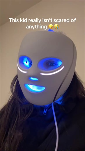 I thought Myla would be scared of my mask, but she thinks it’s funny 🤣 #sharkcyroglow #mask #fyp #funnybaby