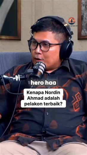 Ada sesuatu tentang Nordin Ahmad yang buat kita tak boleh alihkan pandangan. Dari cara dia berjalan, tutur bicara, sampailah ke 'aura' Melayu tulen yang dia bawa dalam setiap babak filem klasik. Bila dia sebut pantun atau dialog, terasa sampai ke dalam jiwa—penuh rasa, mendalam, dan sangat asli. Inilah definisi hero Melayu yang sebenar, yang susah nak cari ganti dalam industri sekarang. Memang legend! #NordinAhmad #FilemMelayuKlasik #HeroMelayu #LagendaFilem #KlasikMalaysia Kredit & Hak Cipta: V