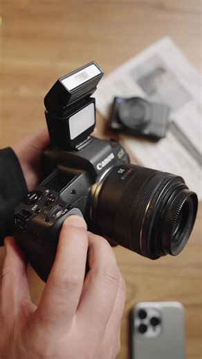 Compact and Bright Flashlight for Photographers