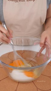 Kababayan Bread 🧁✨ Panaderia feels at home! This classic Filipino muffin bread is soft, buttery, and has that perfect salakot-style dome, just like the ones from your childhood. 🥹☕️ Fluffy inside, golden on the outside, and perfect with coffee! Here’s the recipe I tested for this batch: Dry: 180g all-purpose flour 8g (2 tsp) baking powder 1/4 tsp salt Wet: 100g white sugar 2 large eggs (about 100g) 130g evaporated milk 50g melted butter 1 tsp vanilla extract 1–2 drops yellow food coloring How 