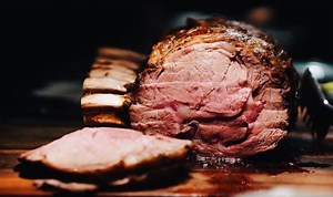 Jamie Oliver demonstrates how to create the perfect beef gravy