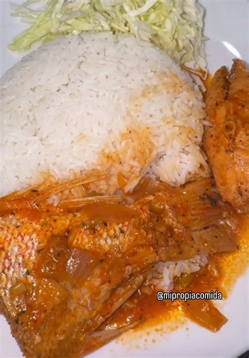 Delicioso Pescado Guisado: Receta Colombiana y Hondureña