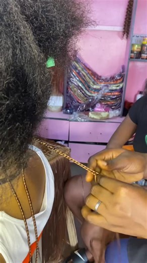 I no do glue again. Please share your glue experience with us. #fyp #braidsinportharcourt #500k #tiktokbraider #explore #creatorsearchinsight #viral #portharcourtbraider #bonestraightbraids