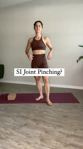 If you get that “pinching” feeling at the SI joint (you’re not alone, I’ve felt it too) you may think or feel like stretching would be the best, but actually the opposite might be true. Instead approach this with some exercises to help stabilize and strengthen the area to help relieve the irritation. #pilates #pilatesinstructor #sijoint #sijointdysfunction #sijointpain #hipmobilityexercise #pilatesforbeginners #pilatesonline #sustainablefitness #movebetter #movewell #jointhealth