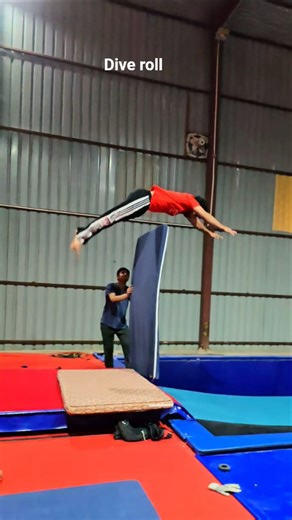 Dive roll #diveroll #gymnasticflips #gymnast #trending #stunt