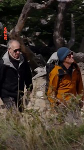 Lust auf eine Reise zu abgelegenen Communities 🌎? Zu dessen 30. Todestag nimmt uns Werner Herzog mit auf eine filmische Erinnerungsreise zu nomadischen Völkern auf den Spuren seines Freundes, des Schriftstellers Bruce Chatwin. Den ganzen Film findet ihr in der Mediathek → https://so.arte/dernomade | Arte