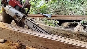 Cutting Ulin Wood with Precision: Operator 070’s Processing Method
