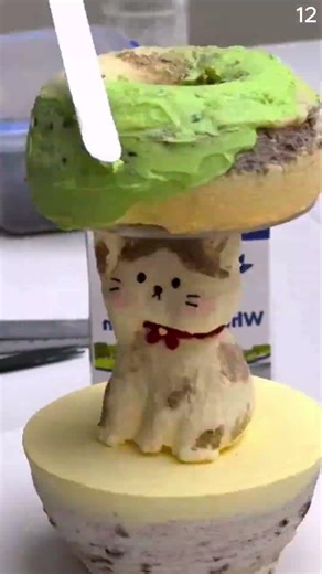 The creative idea of making donuts decorated in the shape of lucky cats #shorts #cakedecorating