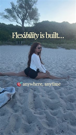 Beginner start here. 10-15 mins. 4-5X a week. Do what you can and slowly you’ll unlock more flexibility!!! -Stress GONE -Body flow unlocked 🔓 -Back pain relieved!! -Tight muscles bye bye -splits unlocked ✅ I believe in you💛 P.S. I got the splits at age 25 with no gymnastics background!!! You got this✨ #flexibilitytraining #stretchingroutine #splitstraining #mobilitytraining #frontsplits