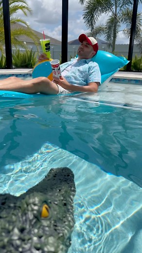 Monster puts crocodile in the pool 😱🐊 #monster #prank #funnyvideo | Yoeslan & The Monster