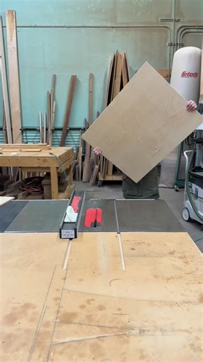 Bud - James Farmer on Instagram: "Want to make clean box joints? Here’s an easy sled setup that’ll have you joining wood in no time. 👍🏼"