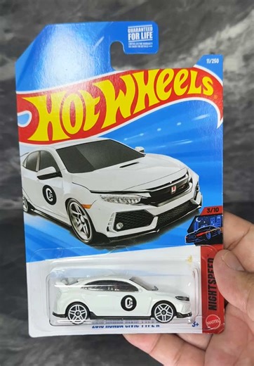 This one is pretty clean. I love the white and red interior combo. The 2018 Honda civic definitely a must have in your collection. It’s available in my shop! #hotwheels #hotwheelscollections #hotwheelscollector #hotwheelscars #diecastcollectors