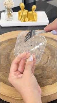 Solo haz unos agujeros en una tapa de plástico y elimina el moho y la humedad de una vez por todas