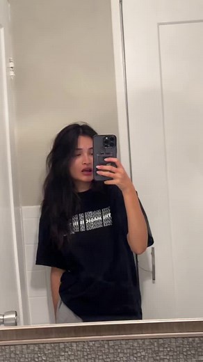 Selfie Tips for Perfect Bathroom Mirror Shots