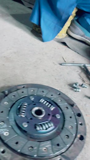 18K views · 367 reactions | How To Repair Clutch Plate & Up RPM Problem Fix 03088734241 #alsharifauto #hafizabad #fuelavrage #carmaintenance #catlayticconverter #foryou #fix #tiktoklover #clutch #review | Al Sharif Auto Care | Facebook