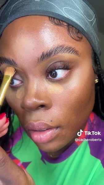 My 3-step brow routine Products used: @elfcosmetics brow wax @NYX Professional Makeup brow pen @Armani beauty concealer #brows #browroutine #blackgirlmakeup #makeup