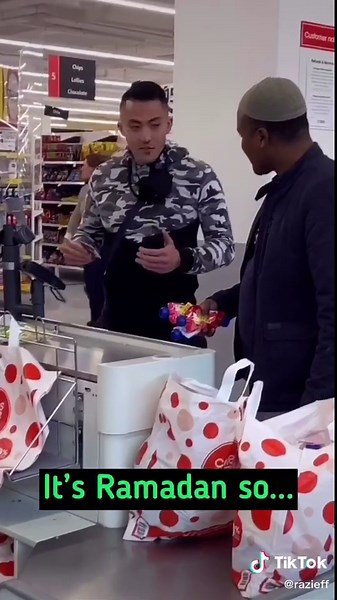 I hope I made his day 🙌🏽 paying for people’s groceries in this difficult times ❤️ #melbourne #coles #spreadlovepeople #oneworld @ameen_murphy