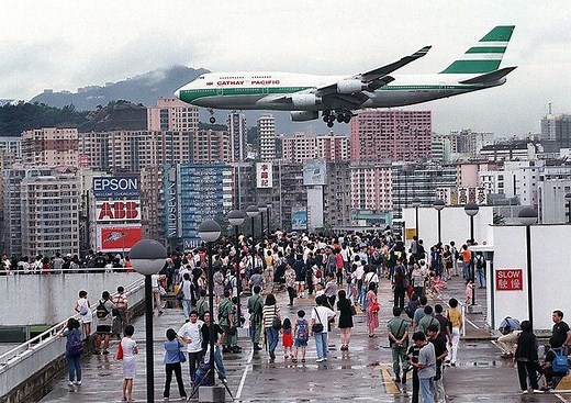Remembering Hair-Raising Landings at Hong Kong’s Kai Tak Airport