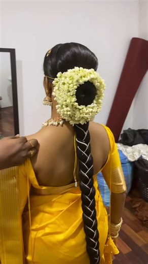 Hars-makeupartist on Instagram: "The bride’s second hairdo change for her wedding look—transforming from a classic bun to a stunning long braid. A long braid truly adds that ‘wow’ factor to a South Indian bridal look! It took some time, but with my mom’s help, we managed to beautifully incorporate pearl strings into the braid. Even after a year, I still admire this look! Bride @srivikneswarinair12 Makeup @zazabeautymua Saree draped @rz_sareedrapist Saree @vastravarnam_ Blouse @plush_boutique_jb
