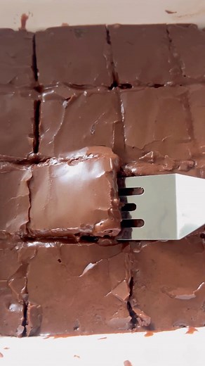 Lunch Lady Brownies - not everything about our elementary school. Cafeteria food was horrible. Remember these? * https://www.the-girl-who-ate-everything.com/lunch-lady-brownies/ | The Girl Who Ate Everything