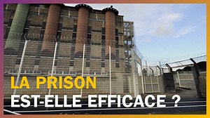 352K views · 1K reactions | Le nombre de détenus dans les prisons françaises crève le plafond d'année en année. Il atteignait 70 519 en août 2018... pour un nombre de places estimé à 59 765. Sachant que 6 condamnés sur 10 retournent derrière les barreaux dans les 5 ans. Avec un tel taux de récidive, on peut se poser la question de l'efficacité de notre politique carcérale. | France Culture | Facebook