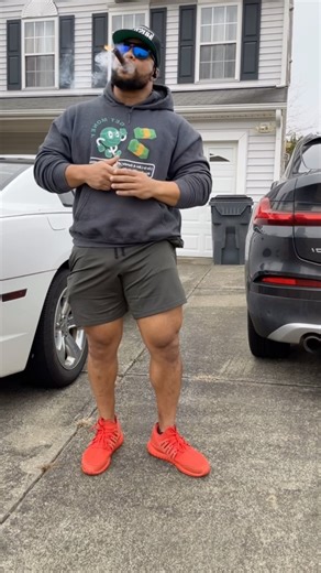 Friday post workout protein shake and cigar break, smokin n plottin… #ghettobodybuilder