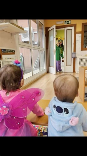 Escola Vedruna Escorial Vic | 🎭👑 AVUI ÉS CARNESTOLTES! ✨🎉 Quina festa més grossa hem viscut avui! 🥳 La Reina Carnestoltes ens ha vingut a visitar i ens ha fet ballar... | Instagram