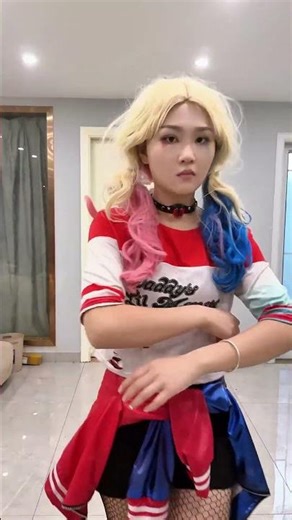 Harley Quinn is trapped inside a crane machine as a doll#comedy #funny