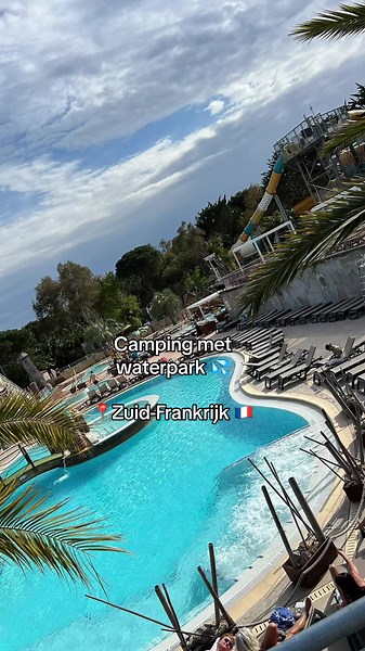 Ontspannen bij het tropische zwembad met waterpark in Camping Le Floride & l'Embouchure