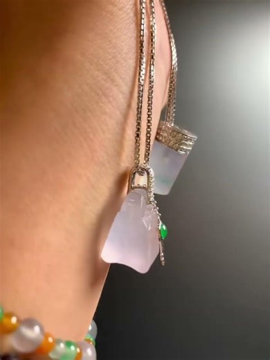 No woman doesn't love handbags; carry a wallet with you and you'll be rich!#Live now #jewelry #jade