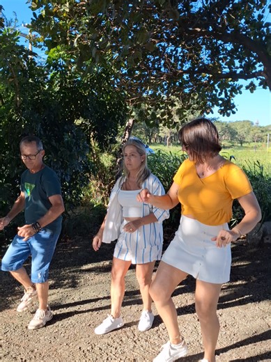 Flashback Dance Moves: Celebrating Retro Vibes from the 80s and 90s