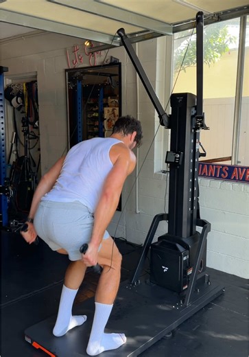 Full body cardio training! Great addition to my routine- Ski training torches the lungs while working lats, core, glutes, and legs! Loving the new addition to my home gym from @fittransformerglobal FitTransformer Titan Strength and Skiing Machine #cardio #fitness #fittransformer