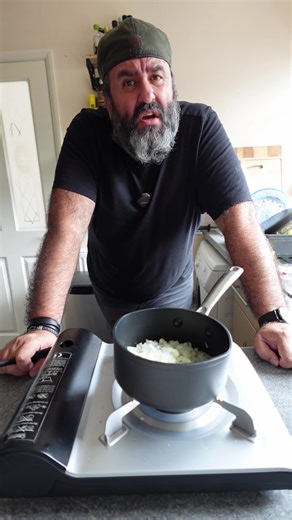 1.1M views · 21K reactions |  PARJOALE MOLDOVENESTI asa cum se fac pe la Bacau. O reteta mult ceruta prin comentarii si mesajele de la voi. Hai noroc si voie buna. Sa fiti iubiti 殺♥ O saptamana excelenta sa aveti. #parjoale #barbosu #retete | Barbosu | Facebook