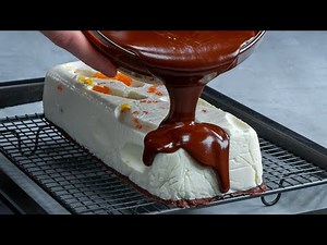 Toarna crema peste hartia de copt - un tort uimitor din iaurt (fara coacere) | SavurosTV