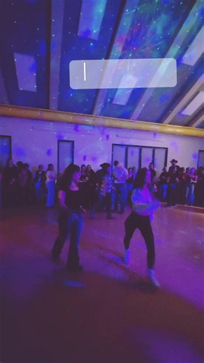 Premier essai d'une petite nouvelle 😊 💃@thaliegend 📽@Dominique Morin @Highway Danse Country @Shane McKeever @Fred Whitehouse #cyberdrop #linedance #dropittothefloor #highway #linedancing