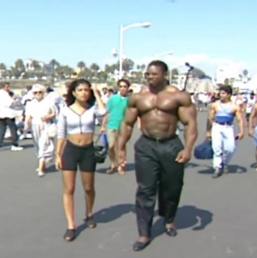 Bodybuilders walk in public🤷 #bodybuilder #gymedit #gymbro #gymtok #gymmotivation #gym #gymshark