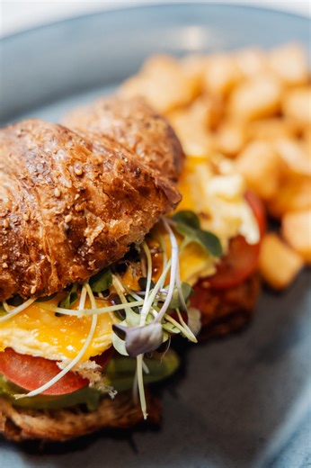 Start your morning the right way at The Breakfast Room! ☕️ The Breakfast Room Cascades Casino Resort is located in the Coast Hotel & Convention Centre Langley hotel lobby. This cozy and welcoming spot is open to both hotel guests and the public — making it the perfect place to start your day strong! 🍳🍳 From delicious bennys served with potato wedges and salad, to hearty omelettes ‼️PLUS‼️ a kid-friendly menu, there’s something for everyone at the table! Whether you’re staying the night or simp