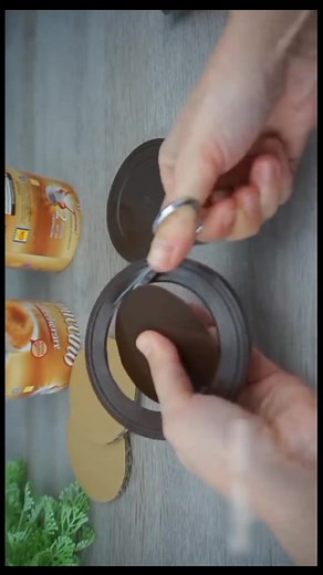 Turn a milk carton into wonderful décor with creative ideas! #DIY #diycraft #craft #handmade #creative #foru #foryourpage | Nenah Hayati