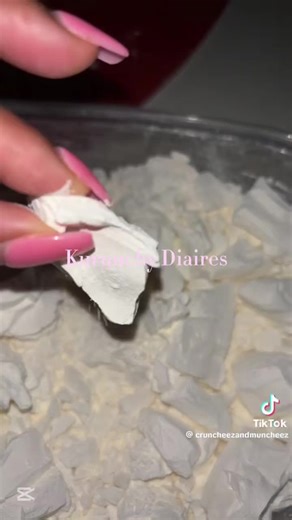 ᴋᴜʀᴜɴᴄʜʏ ᴇᴅɪᴛꜱ (@kurunchdiaries) - Exploring Cornstarch Crunchies: ASMR Sensation