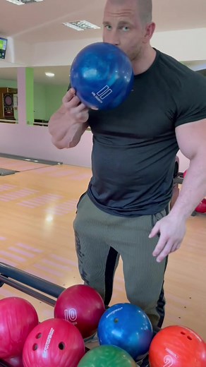 BALLER 💪 #MichalKrizo #bowling #bodybuilder #muscle #fitness #makavelimotivation