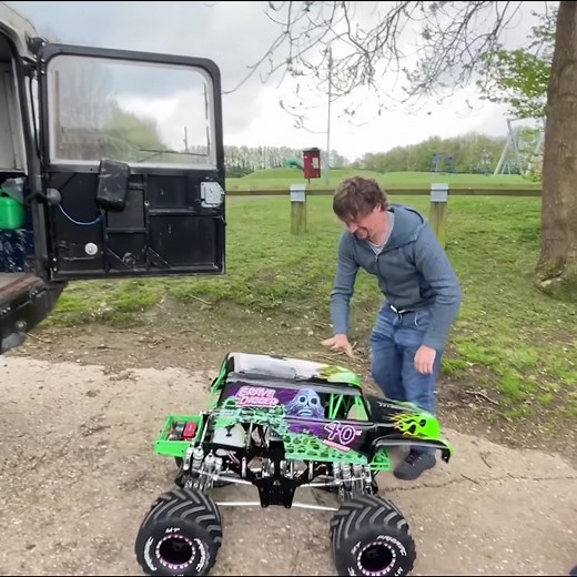 World's Biggest RC Car Extreme Driving #kevintalbot #rccar #rctruck