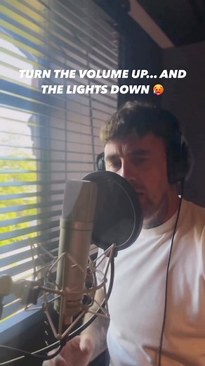 Not all HARD TIMES are bad ones…You knew the change was coming 😉 Pre-save & pre-order it now | Simon Walker Music