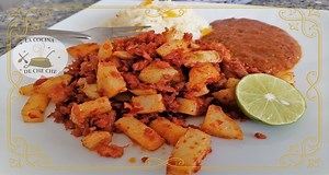 31K views · 156 reactions | Una receta sencilla y rápida de preparar, ideal para los días apresurados. #papasconlonganiza #papas #longaniza #recetasconlonganiza #lacocinadecheche #comidamexicana #cocinafácil #recetaseconómicas #recetasconpapas #comohacerpapasconlonganiza #recetasdepapasconlonganiza | La Cocina De Che Che | Facebook