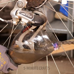 2.2M views · 3.7K reactions | Chain Cleaning from another level  | 5-Minute Crafts | Facebook