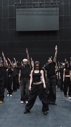 JENNIE HQ on Instagram: "2025 MMA Performance Rehearsal Out Now 💃 🔗 youtu.be/9JYL03FS2N4"